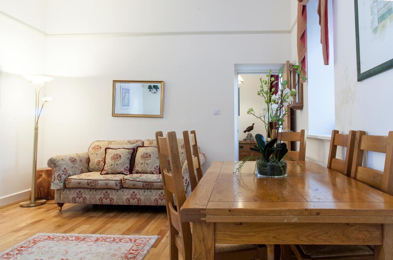 Loch Ness Moat House Apartments Fort Augustus Extérieur photo