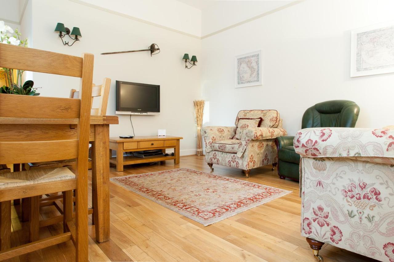 Loch Ness Moat House Apartments Fort Augustus Extérieur photo