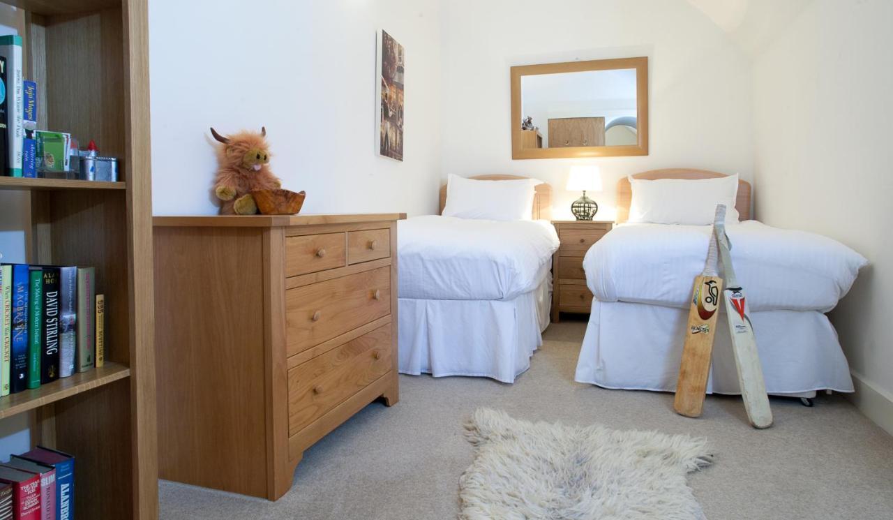 Loch Ness Moat House Apartments Fort Augustus Extérieur photo